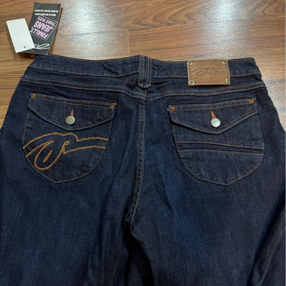 NWT Women’s Dark Blue Jeans - Picture 2 of 4